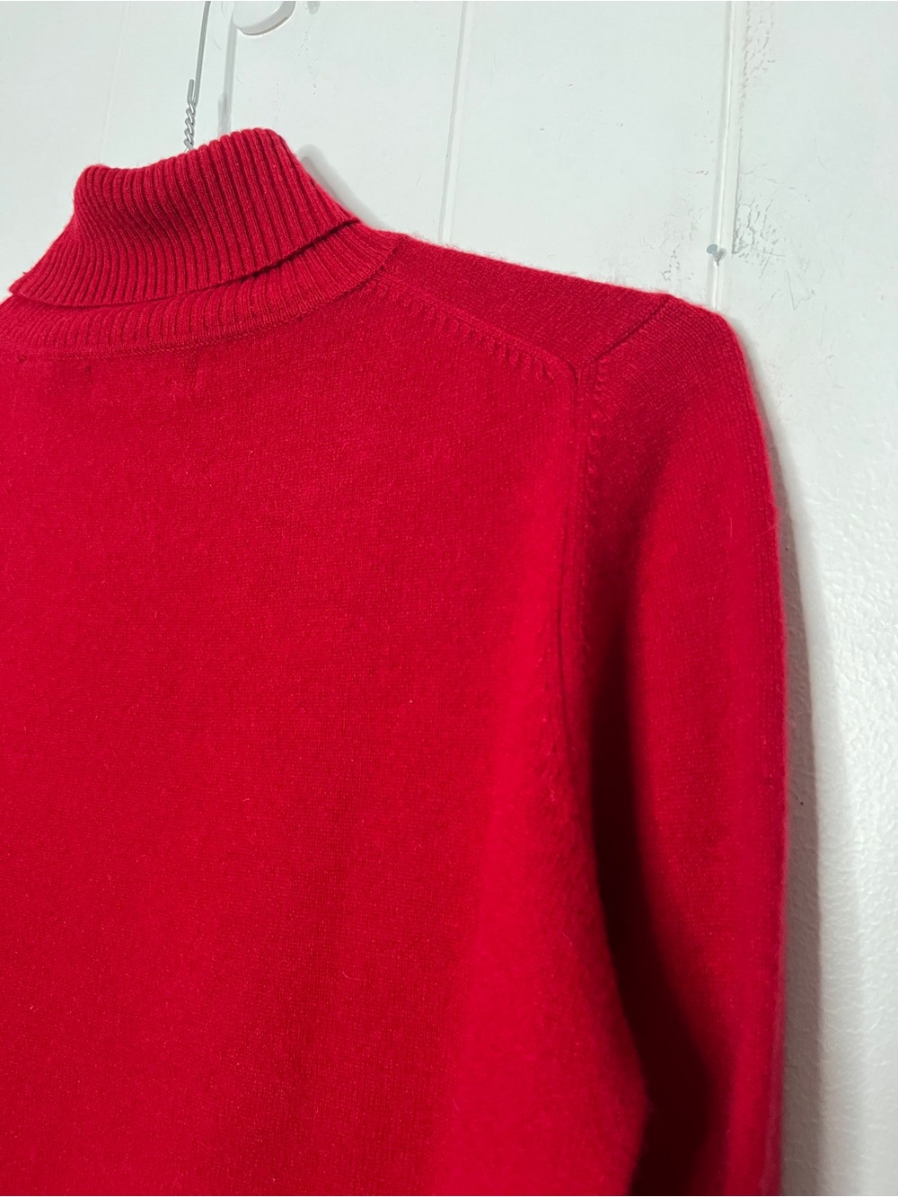 Valerie Stevens 100% Cashmere Red Turtleneck Sweater Size M - Picture 4 of 6